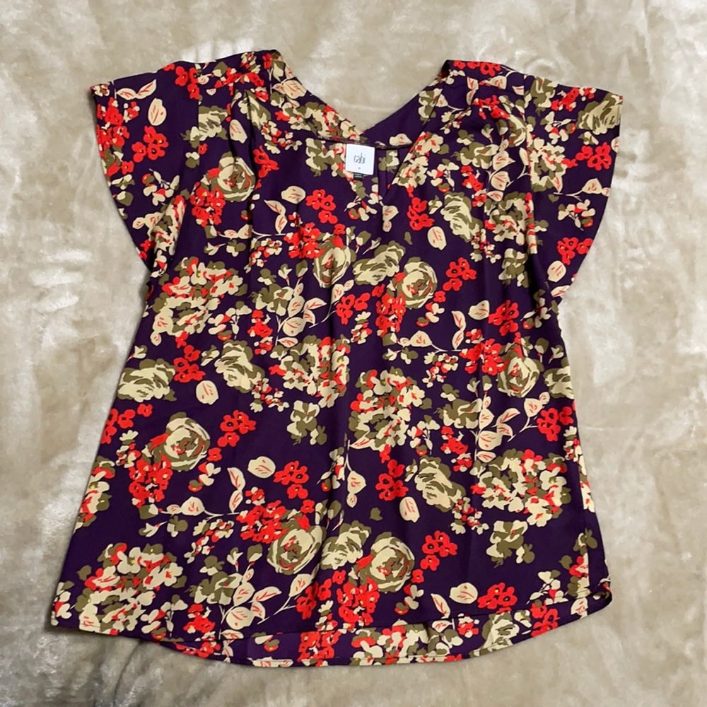 NEW CAbi #4169 “A La Mode” Flutter Sleeve Top Medium - plum with floral pattern
